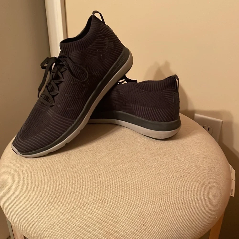 Under Armour men’s shoes - Picture 2 of 5
